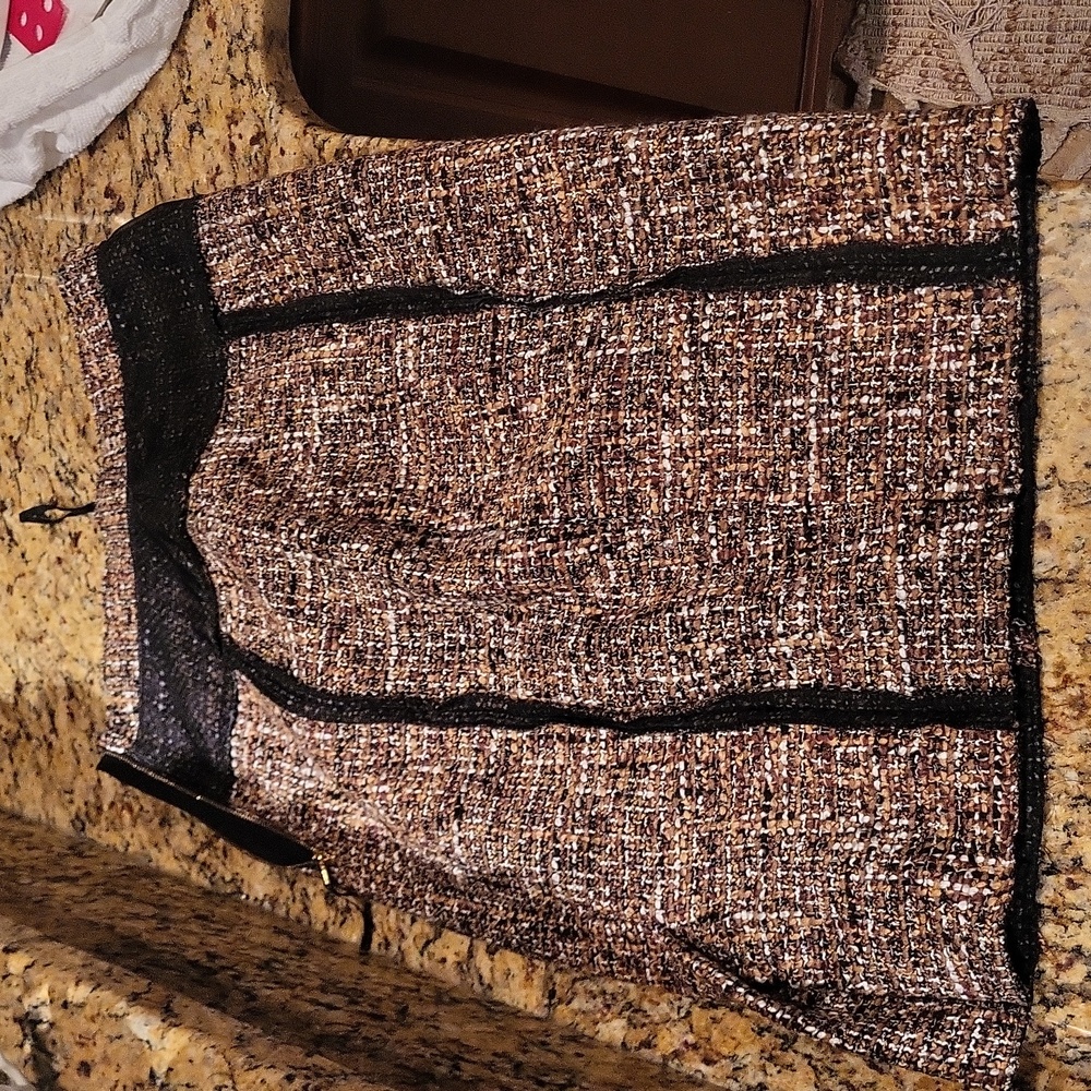 D&G skirt size 38 (S)  wool blend skirt